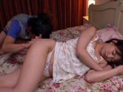 Chị gái nứng lồn rủ trai đẹp rủ xem sex