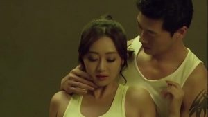 Em hàng nóng bỏng giúp bạn thân và cái kết