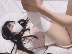 Nhân viên gợi cảm giúp bố chồng địt nhau